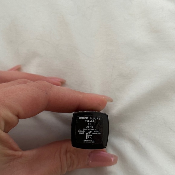 Chanel Rouge Allure Velvet Lipstick in ‘Libre’ - Picture 3 of 3
